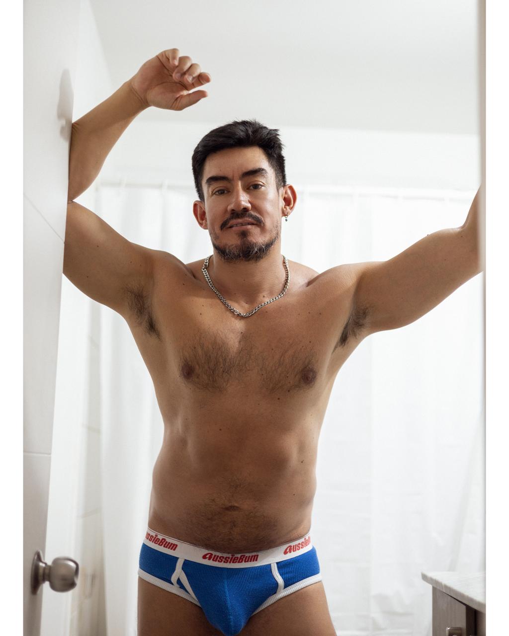 Marcelo Salgado: Chilean daddy poses in underwear