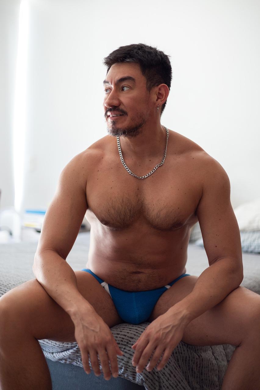 Marcelo Salgado: Chilean daddy poses in underwear