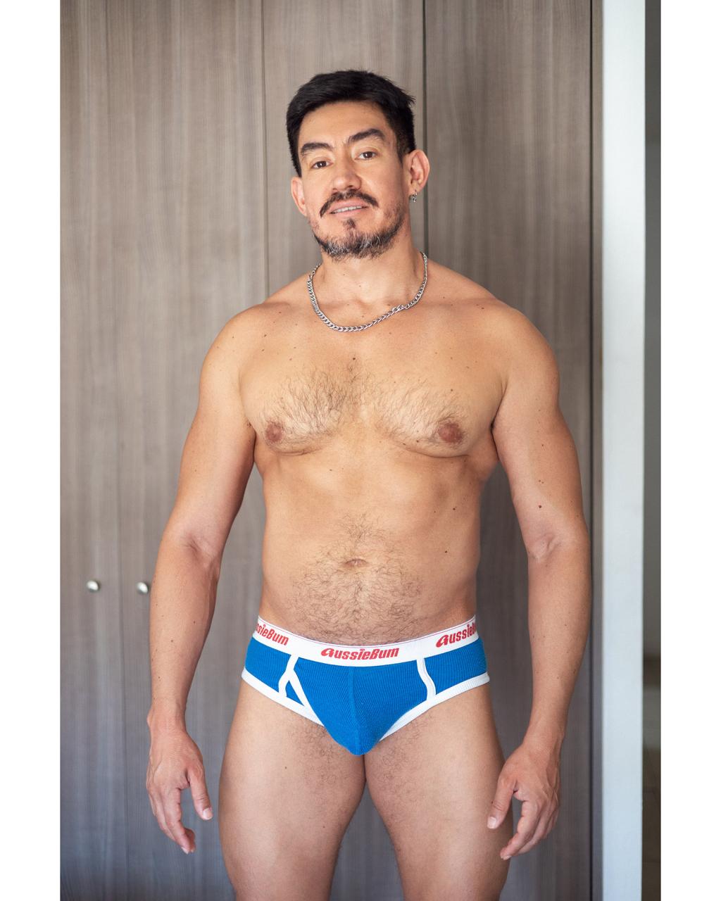 Marcelo Salgado: Chilean daddy poses in underwear
