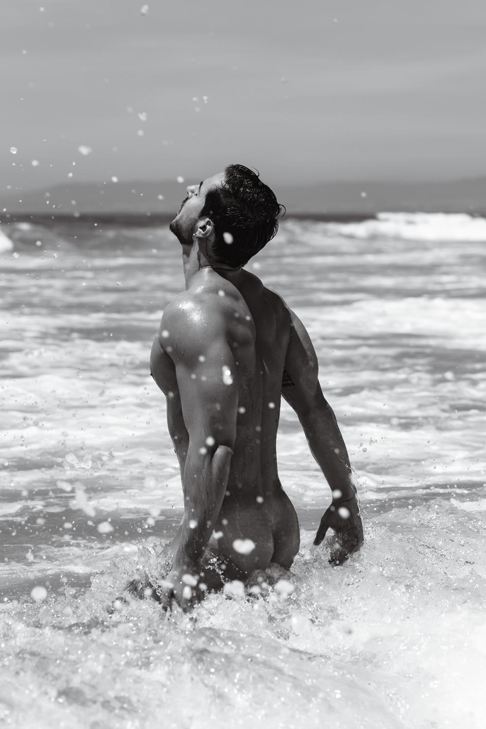 Martin Ivanov naked on the beach!