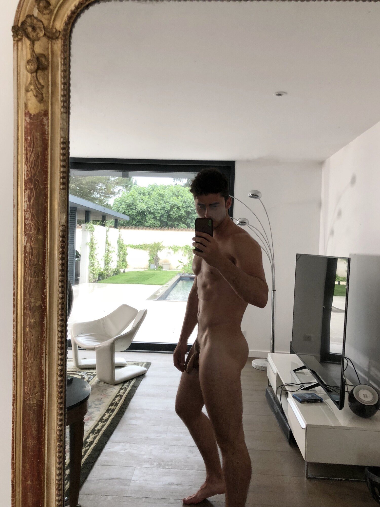Mateo Lanzi: A Sizzling New Hottie on the Block