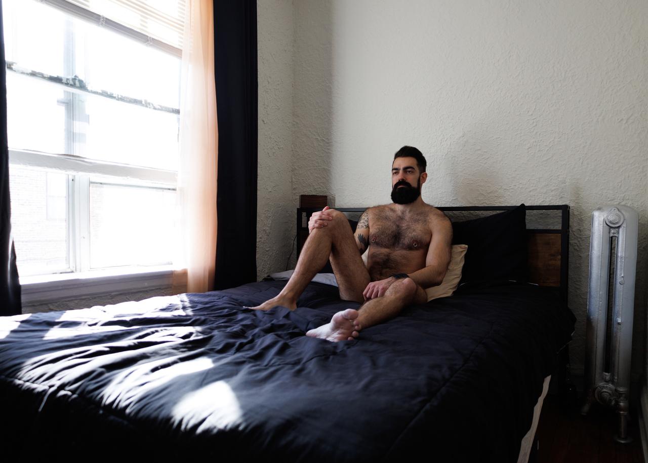 Mountain: a furry back and an offered ass, Anthony Rom didn’t lie about the title