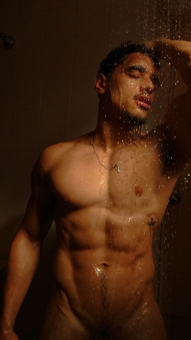 Murilo Gonçalves: The Art of Sensual Self-Portraiture
