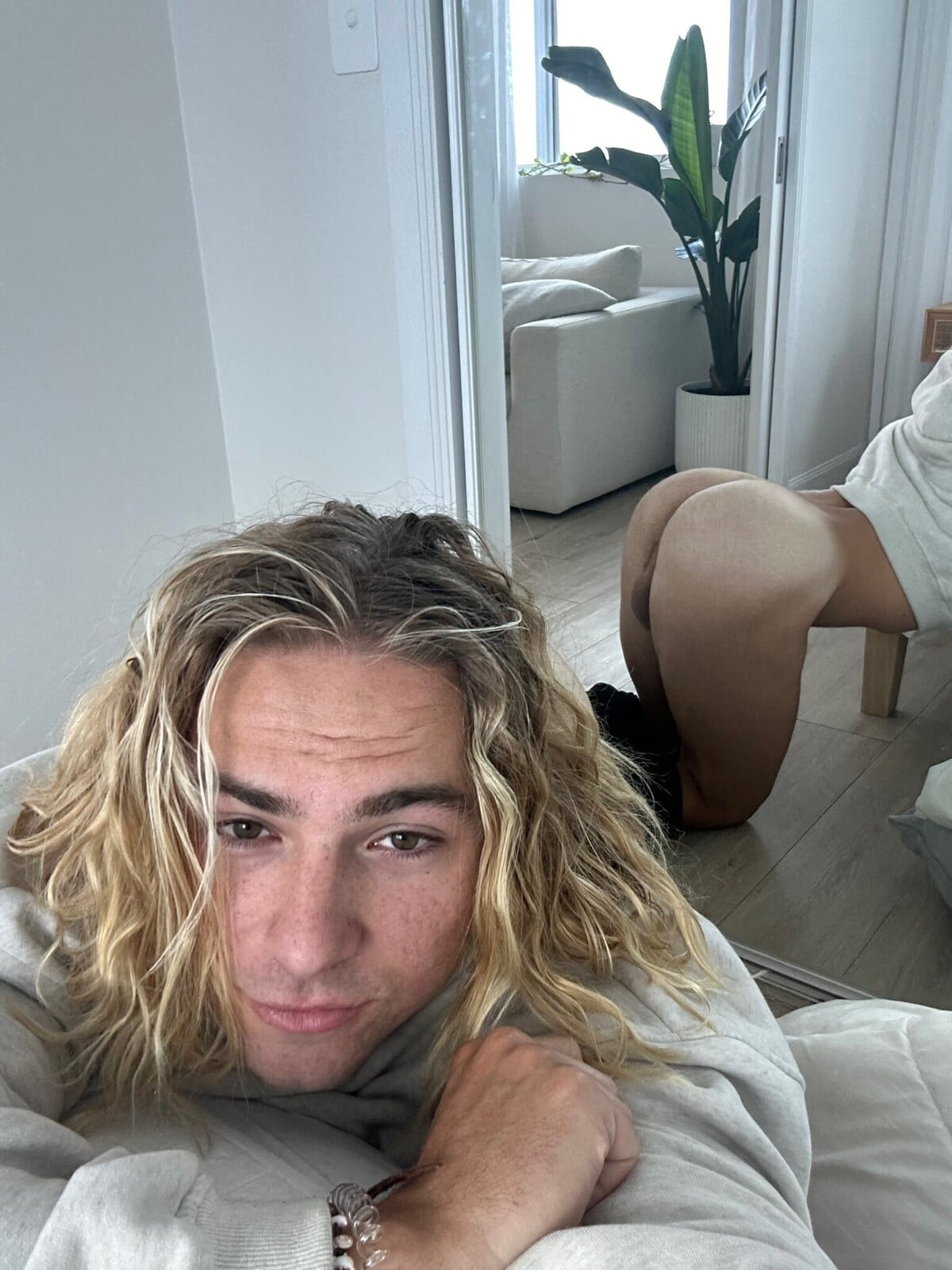 Nathaniel Taplin, the curly blonde with the golden ass