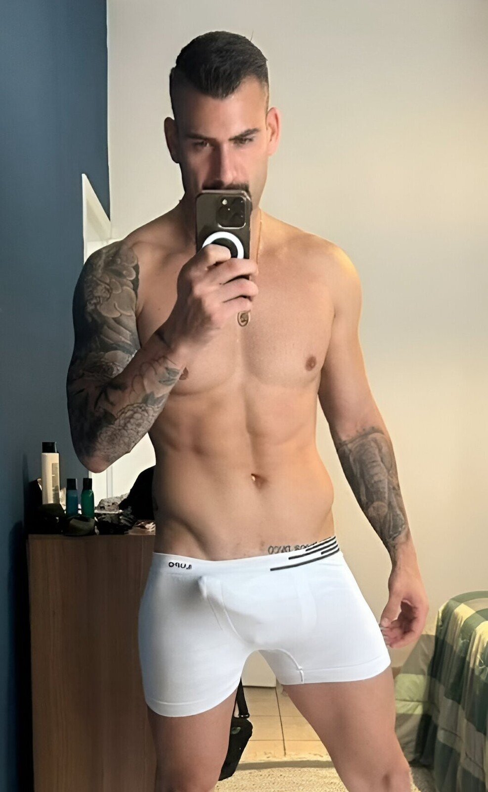 Nizam Hayek – The Big Brother Brasil 2024 hunk who turns up the heat