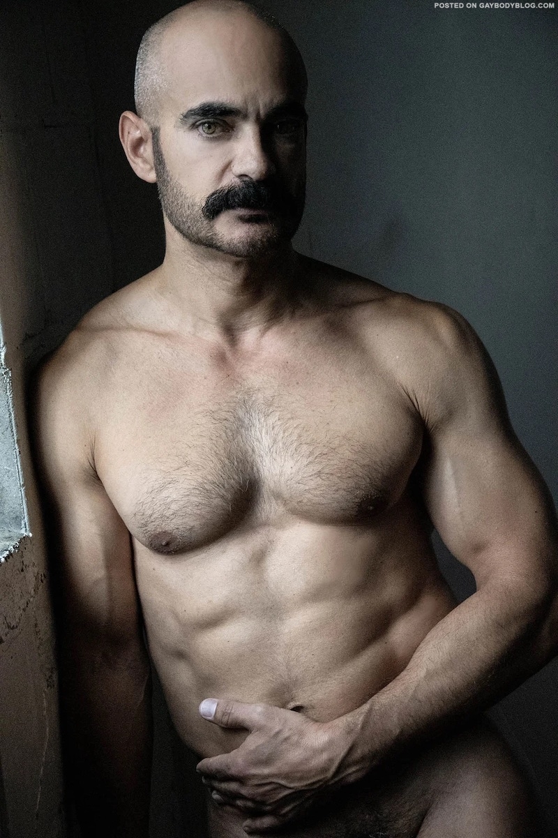 Nude Daddy Model Tony Dazzle Shows Hard!