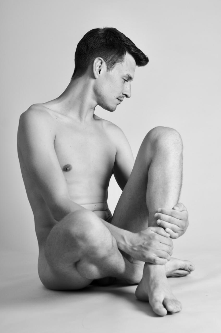 Philipp: Berlin rugby player nude in black and white