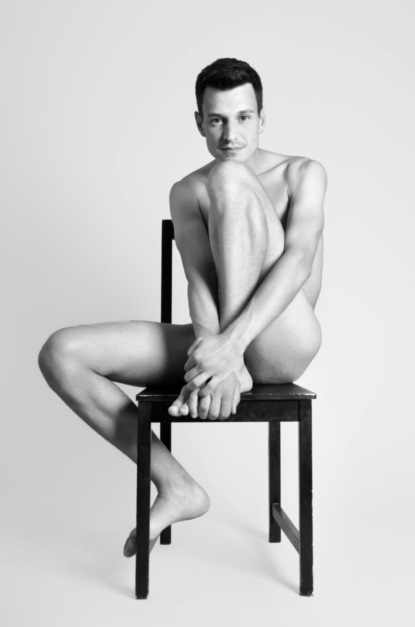 Philipp: Berlin rugby player nude in black and white