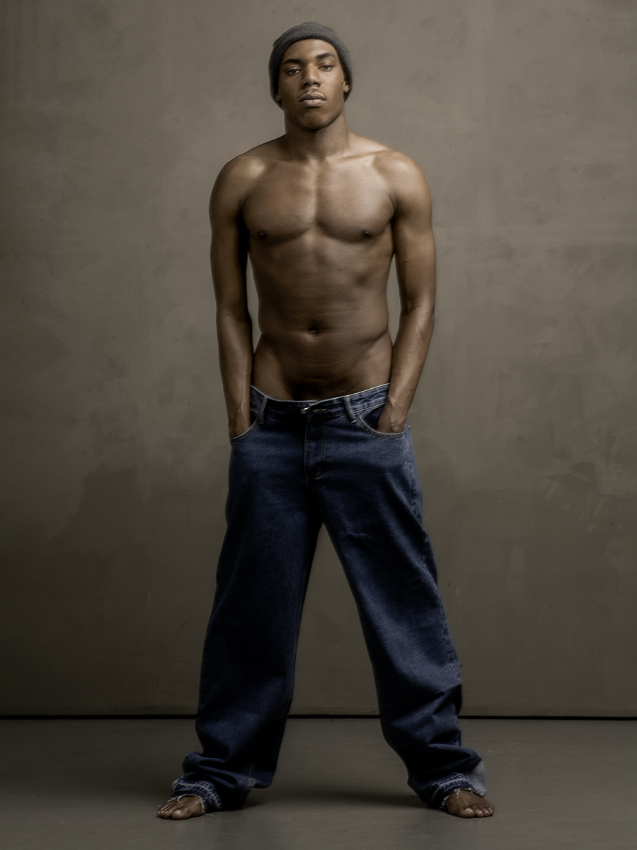 Shanaree: the living statue in baggy jeans who undresses you with his eyes