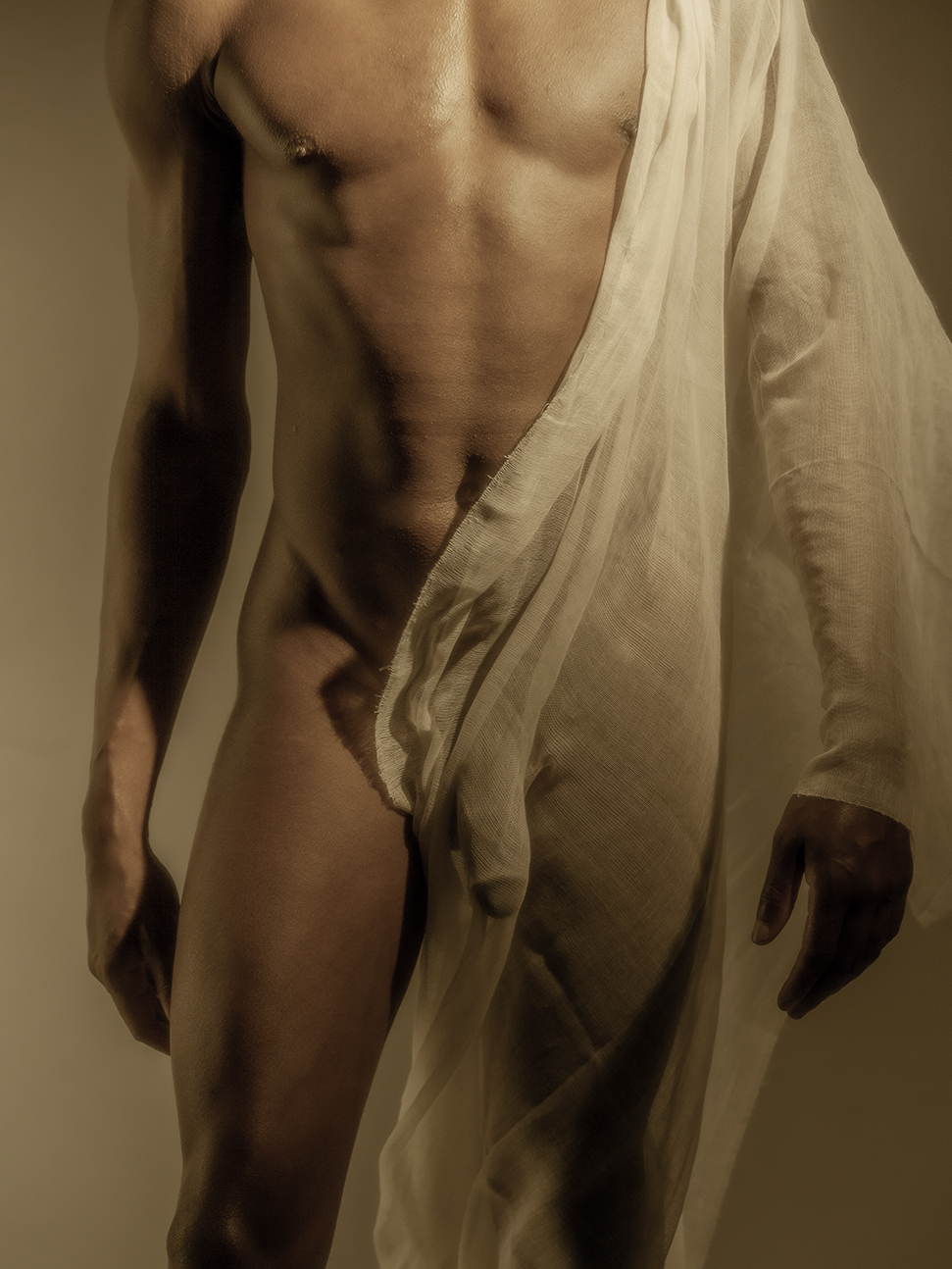 Shanaree: the living statue in baggy jeans who undresses you with his eyes