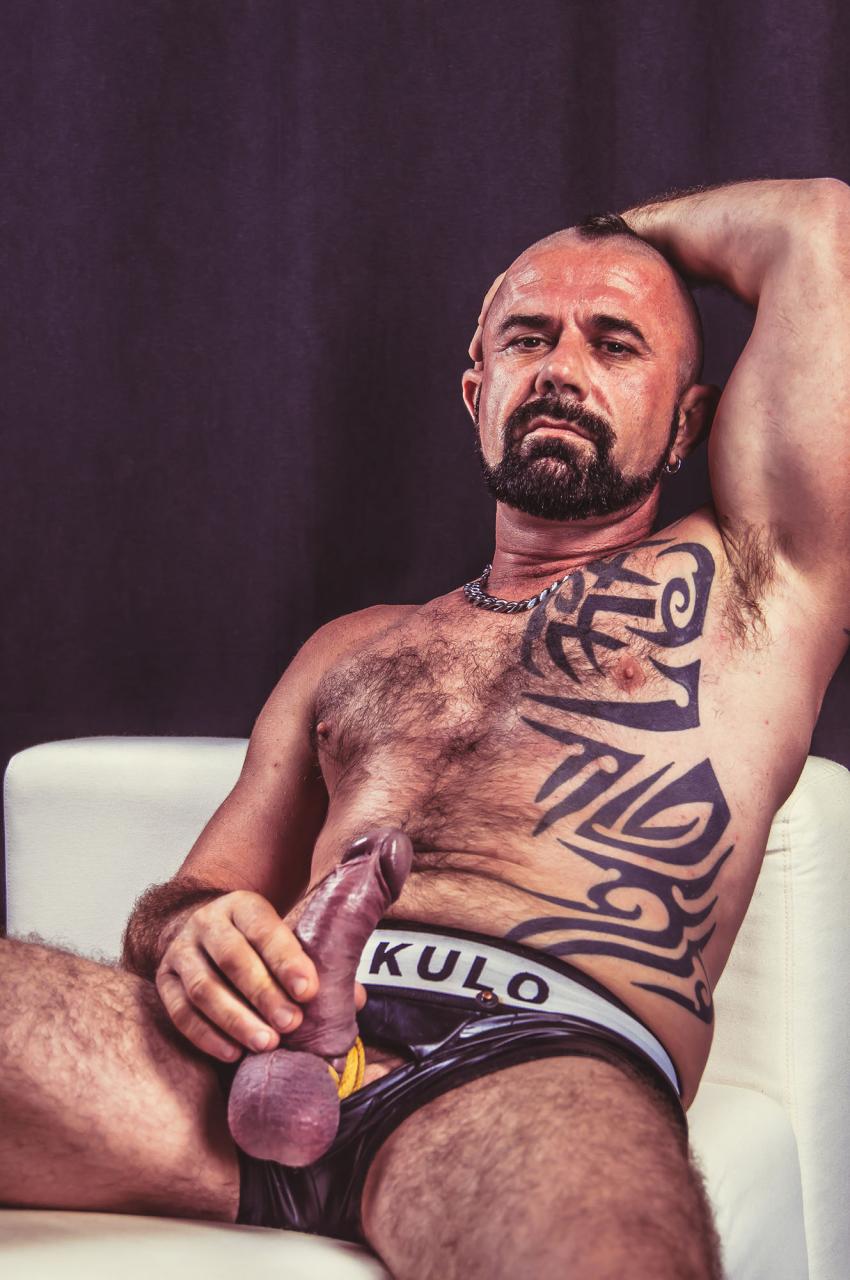 “SNIFF IT, FEEL IT” – Tony by JK/NUDES