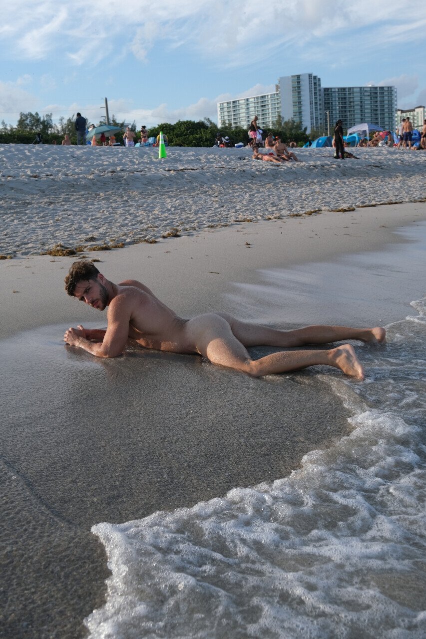 Spanish holidays with the Alluring Guille Chóa