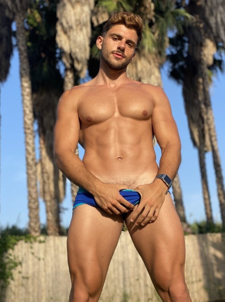Spanish holidays with the Alluring Guille Chóa