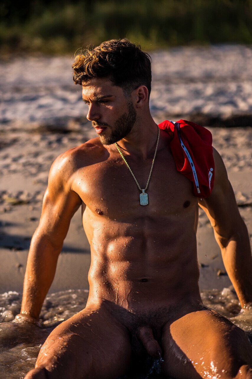 Spanish holidays with the Alluring Guille Chóa
