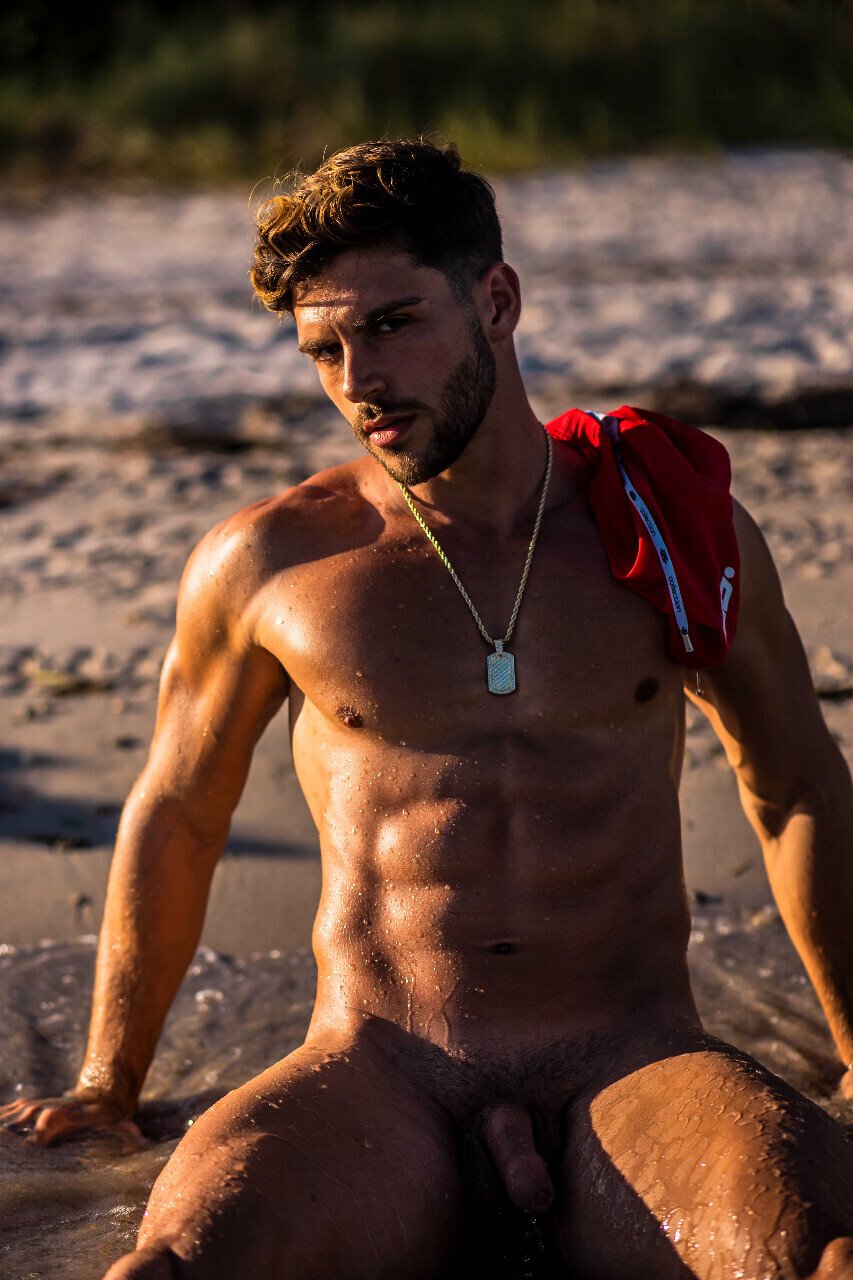 Spanish holidays with the Alluring Guille Chóa