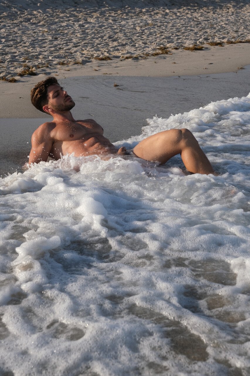 Spanish holidays with the Alluring Guille Chóa