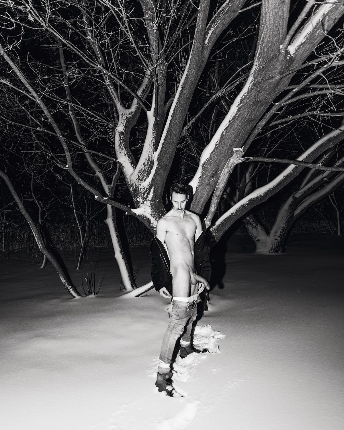 Sterlingjock: naked in the Canadian snow