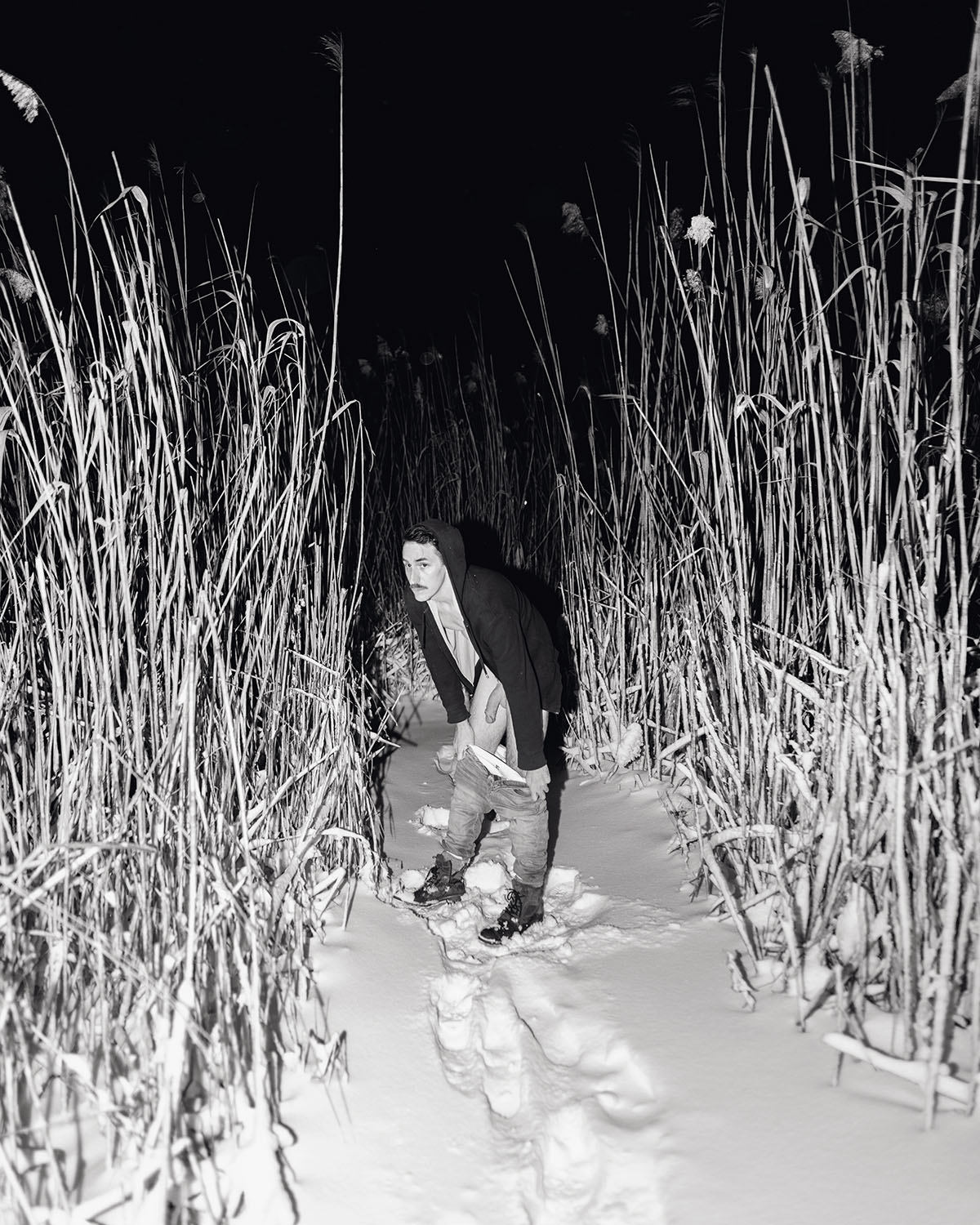 Sterlingjock: naked in the Canadian snow