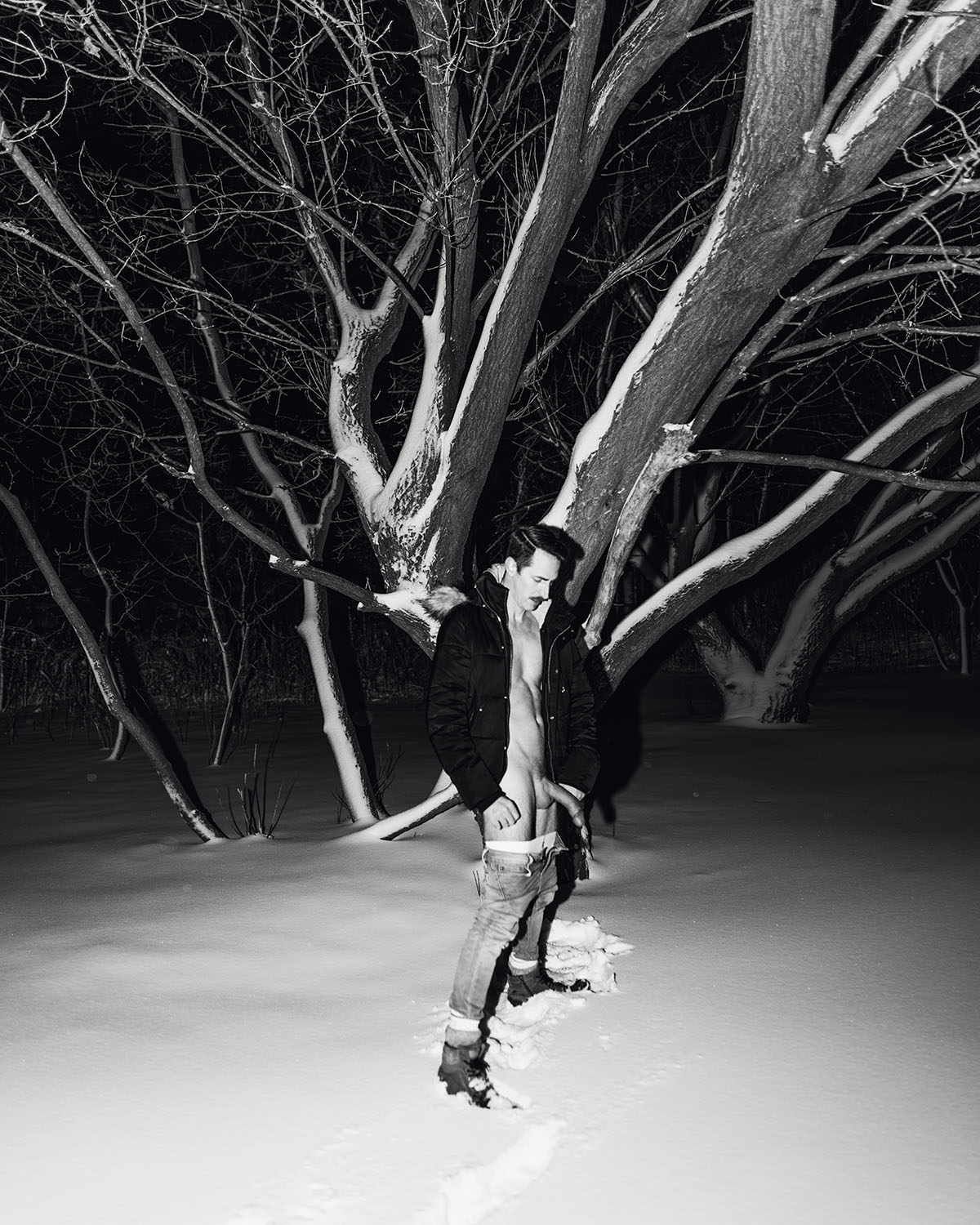 Sterlingjock: naked in the Canadian snow