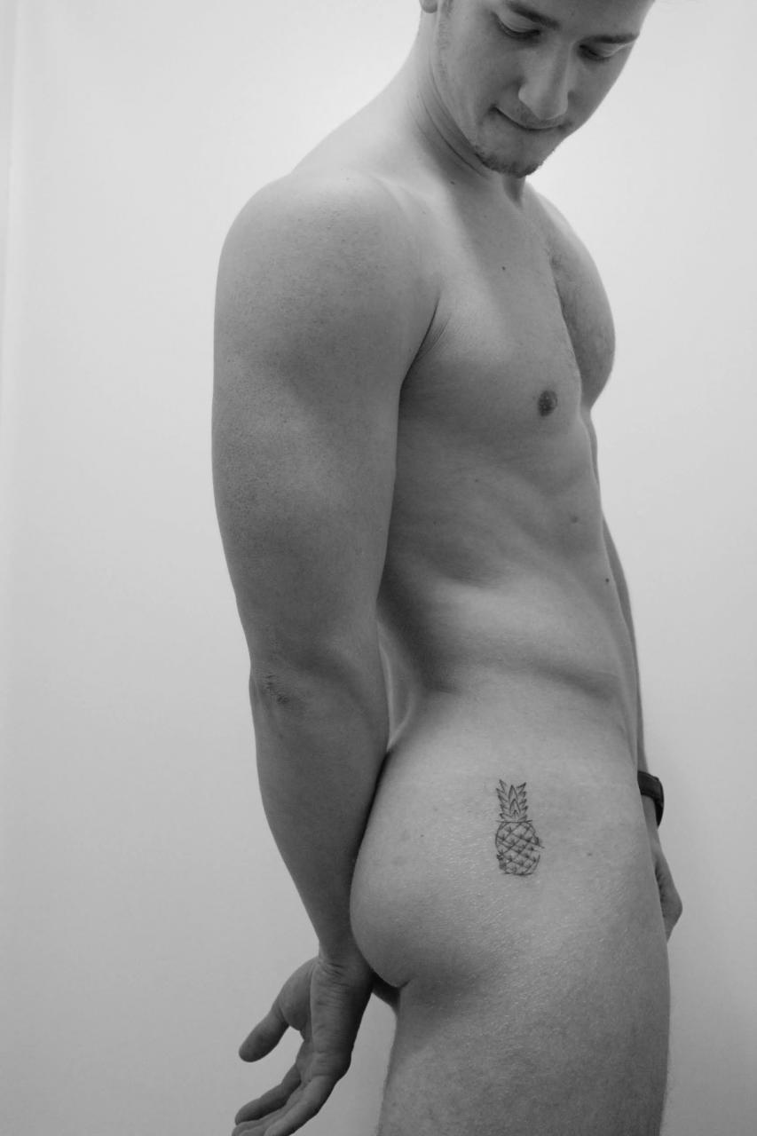 The beautiful bare butt of Andrei Catalin
