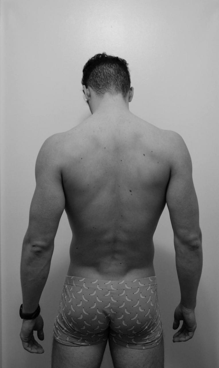 The beautiful bare butt of Andrei Catalin