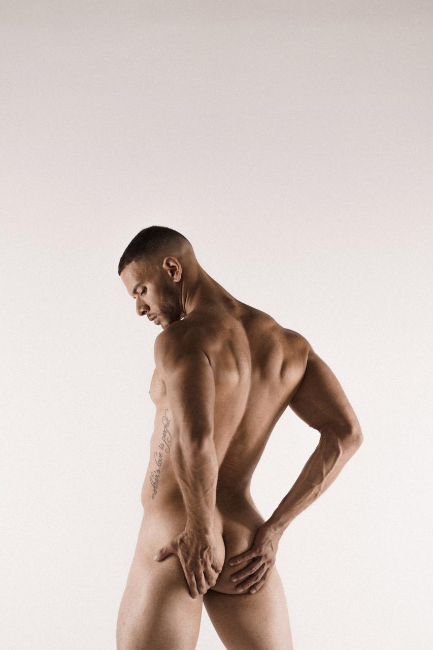 The Colossus of Medellín: Douglas Perez by Jose Ladino.
