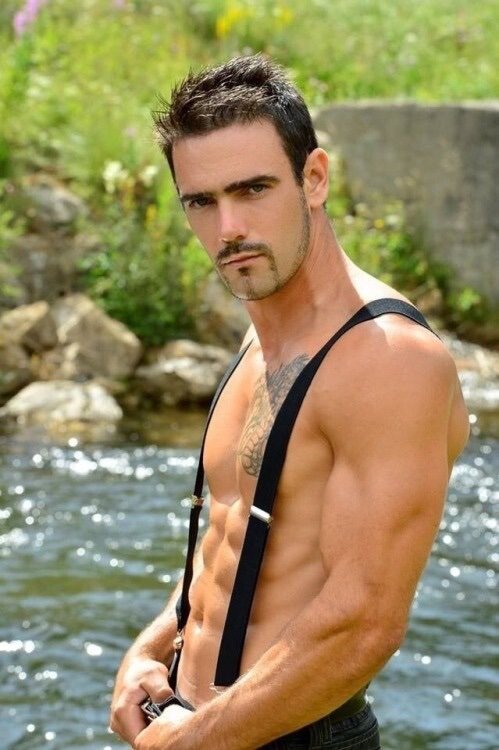 The Stunning Model Jess Vill Stripped Naked