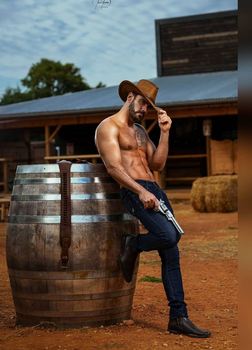 The Stunning Model Jess Vill Stripped Naked