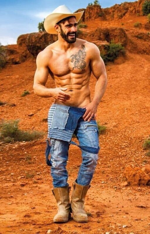 The Stunning Model Jess Vill Stripped Naked
