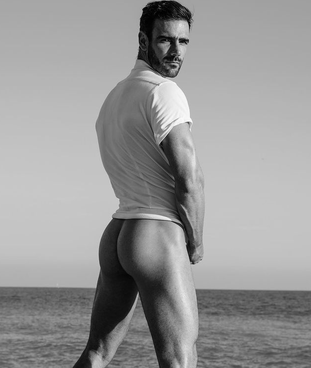 The Stunning Model Jess Vill Stripped Naked