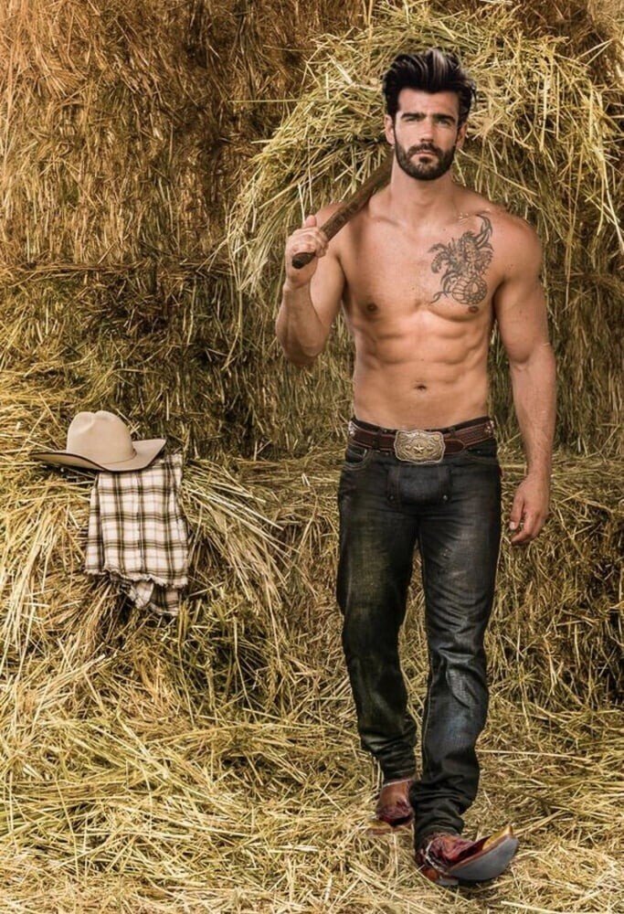 The Stunning Model Jess Vill Stripped Naked