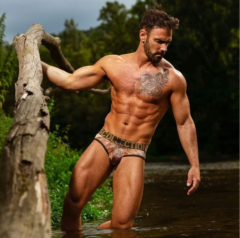 The Stunning Model Jess Vill Stripped Naked