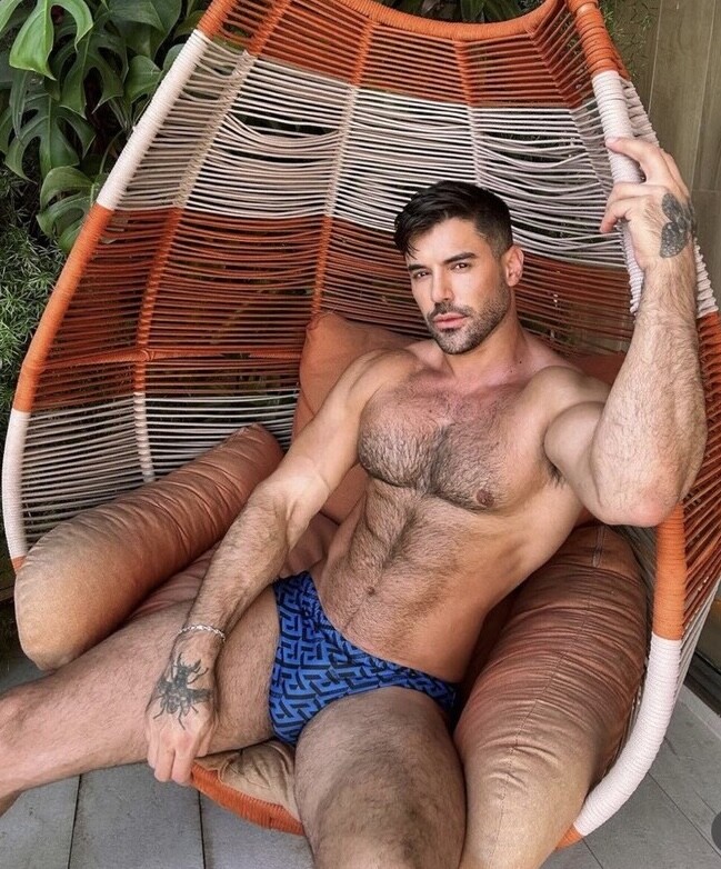 Thiago Lazzarato: the Brazilian daddy who makes you forget all the others