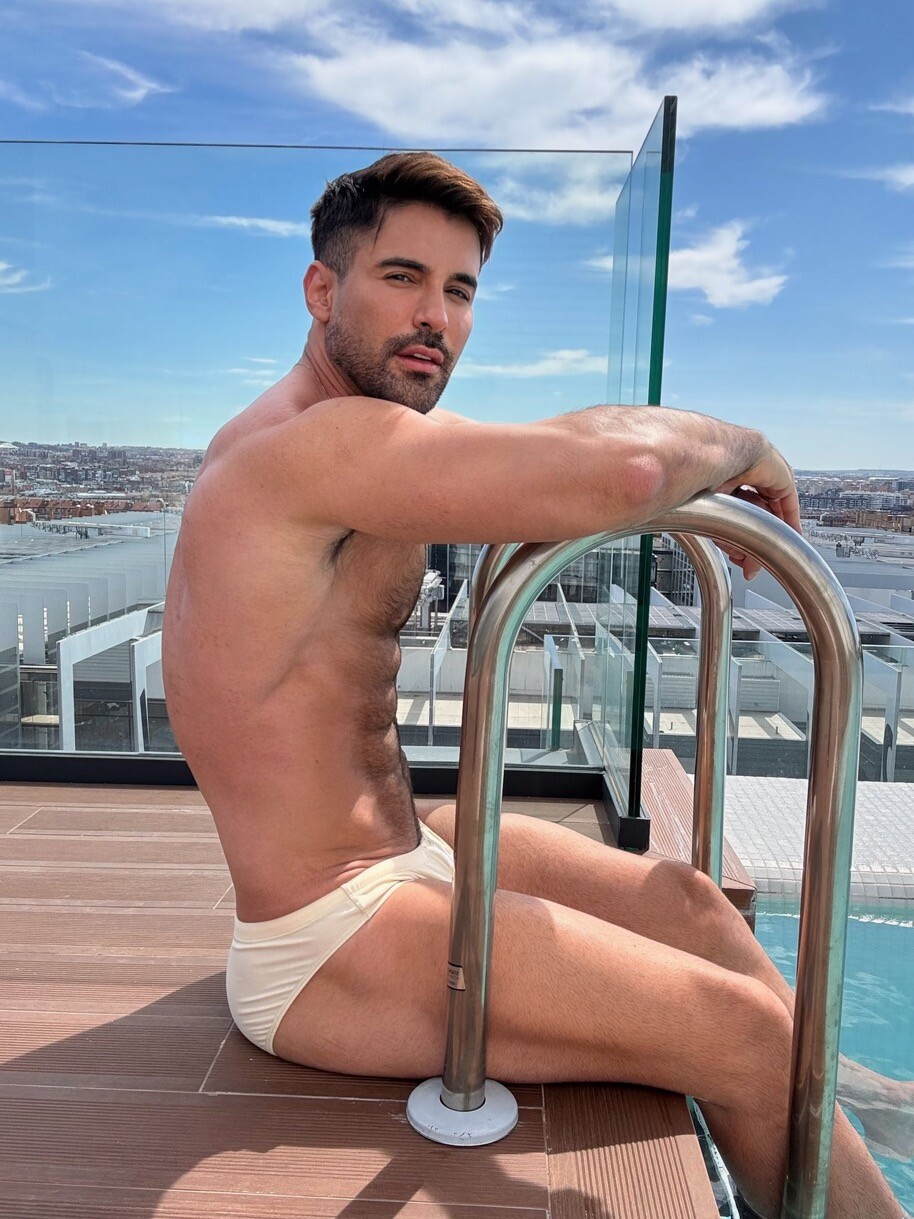 Thiago Lazzarato: the Brazilian daddy who makes you forget all the others