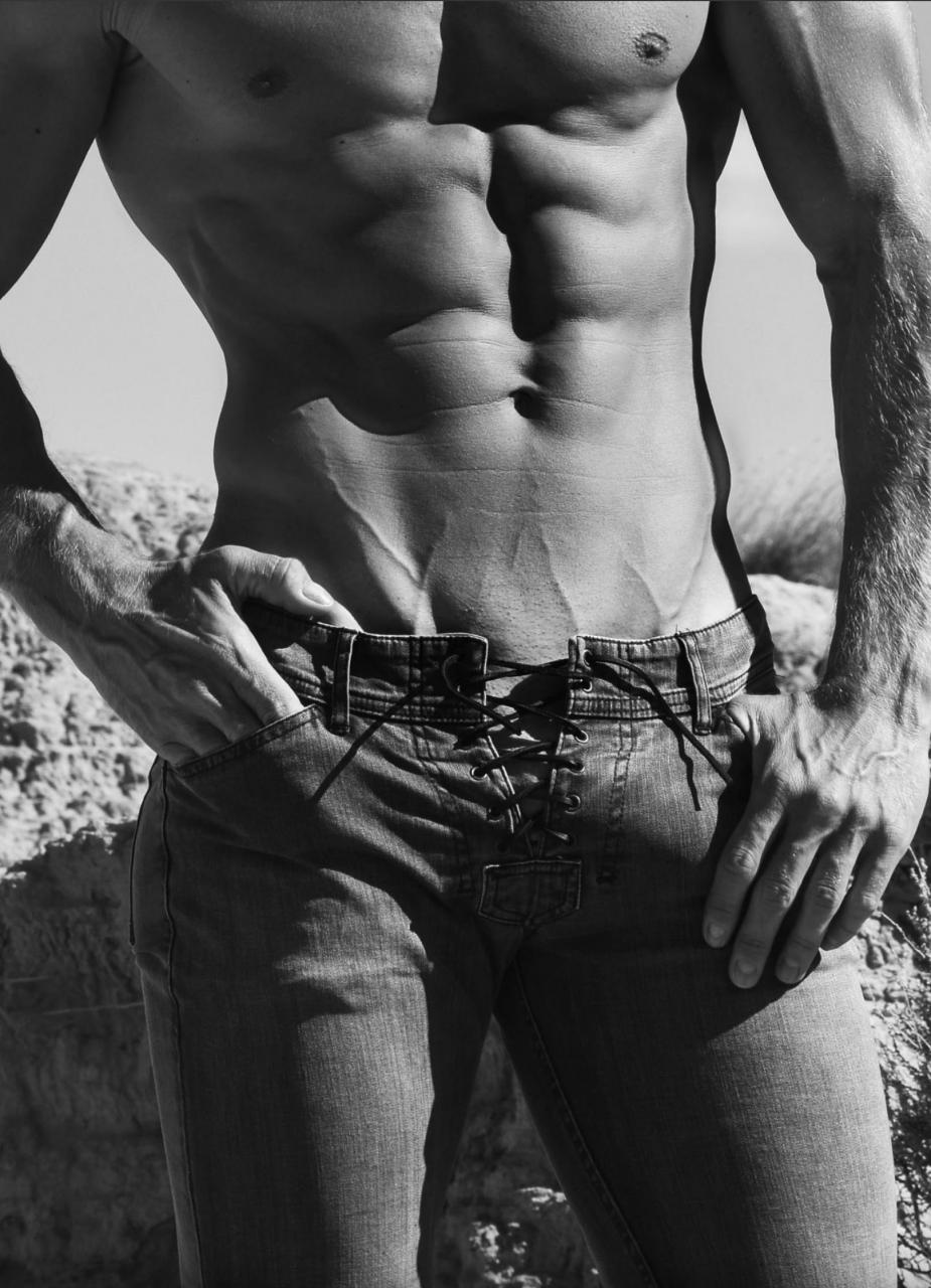WELL MOLDED – Joohnnneda by Gustavlag for RUFSKIN.