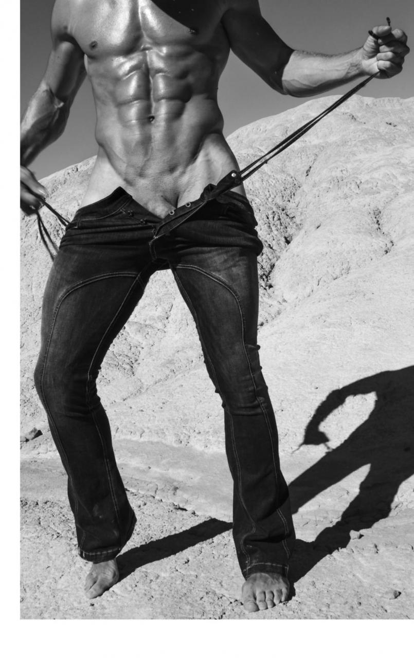 WELL MOLDED – Joohnnneda by Gustavlag for RUFSKIN.