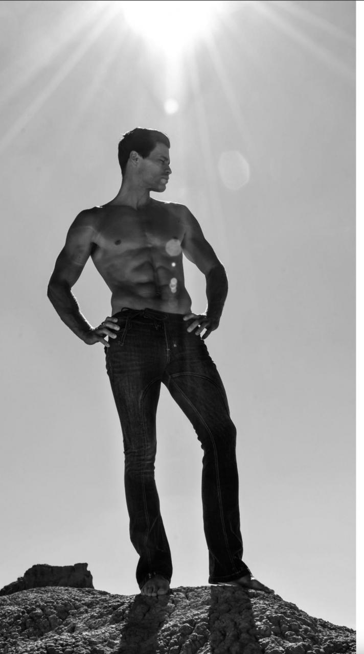 WELL MOLDED – Joohnnneda by Gustavlag for RUFSKIN.
