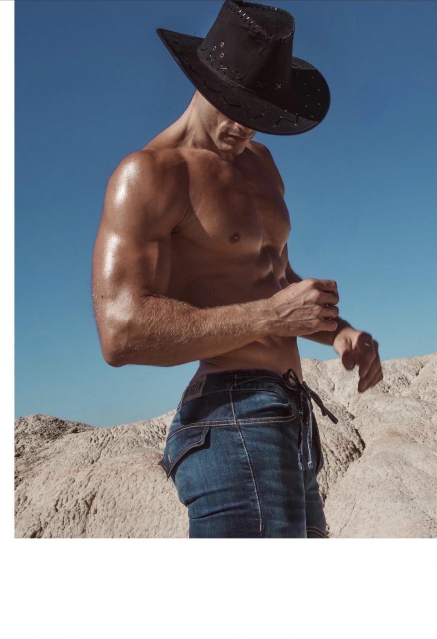 WELL MOLDED – Joohnnneda by Gustavlag for RUFSKIN.