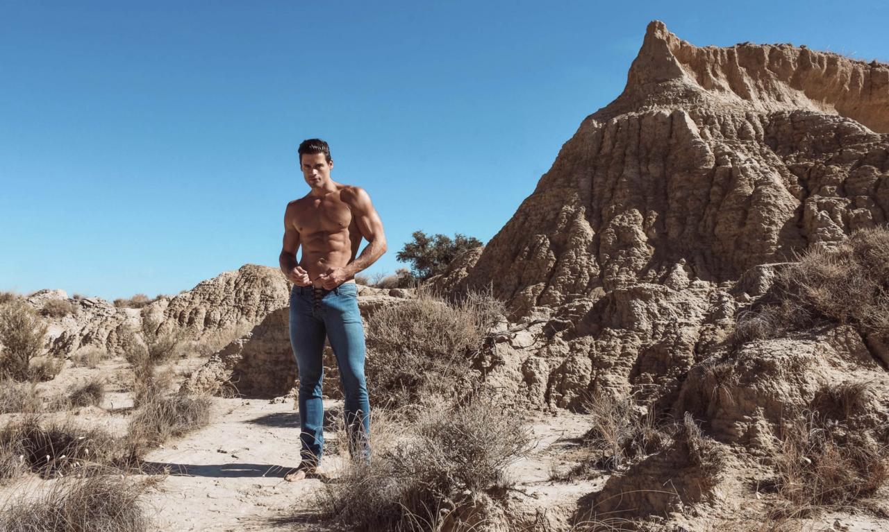 WELL MOLDED – Joohnnneda by Gustavlag for RUFSKIN.