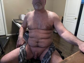 How wants to play?
