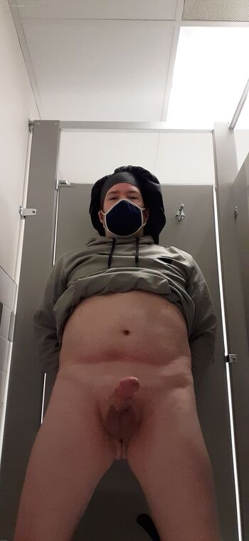 I'm so hard and horny at work.just need somebody to suck me off in this stall