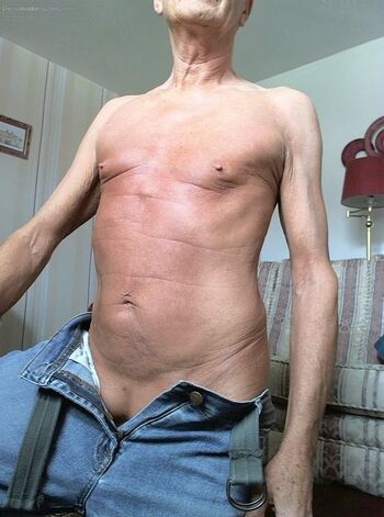 Look no underwear !