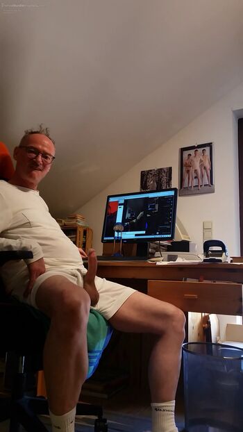 showing my dick and balls and face for the cam