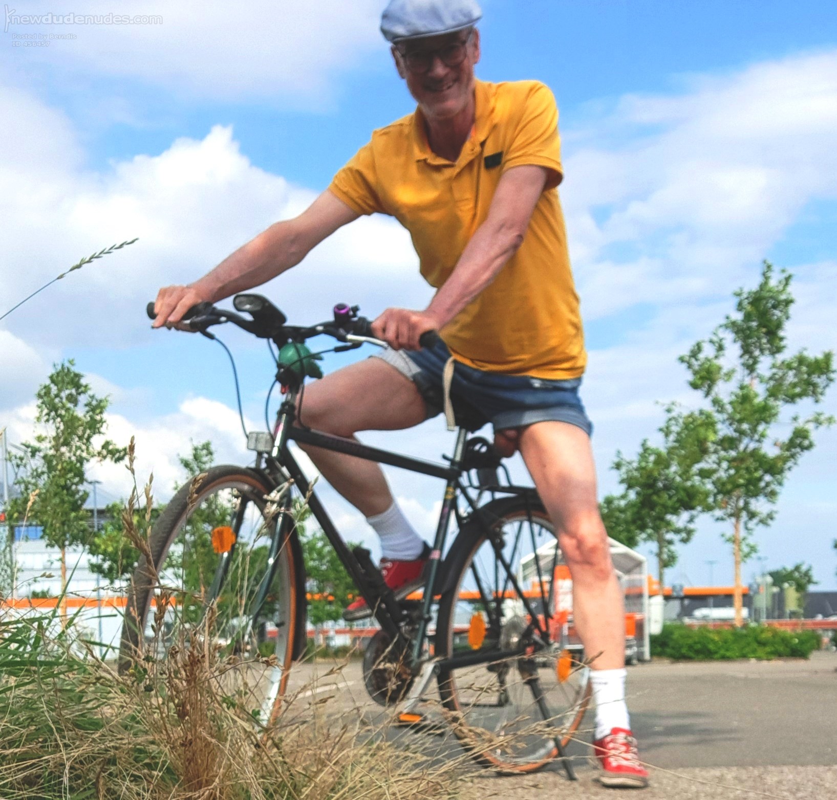 Free balling on bike in Summer 2024