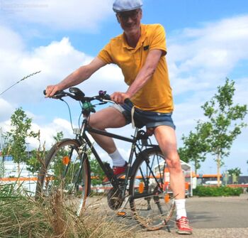 Free balling on bike in Summer 2024