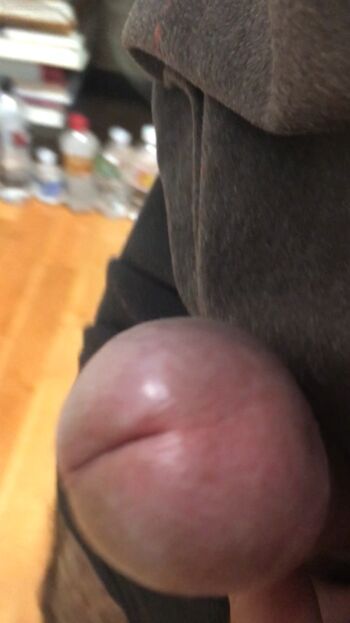Needs sucking and getting hard to guys wrinkled soles