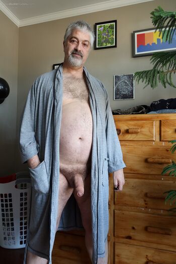 Just wake up and like to show you my penis to other gay men and fags too