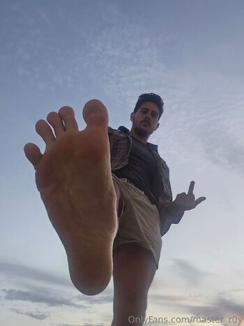 master r0y